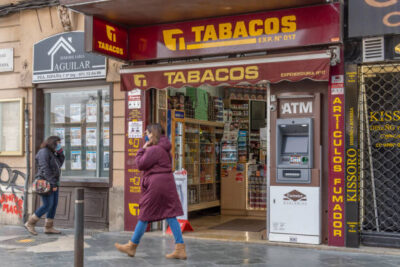 High-Profit Smoke & Vape Shop near University Campus